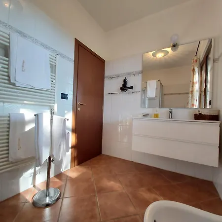 - L'acquacotta Bed and breakfast 4*